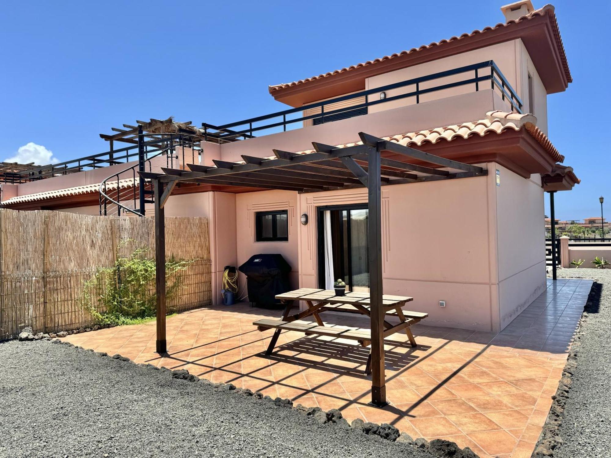 Majanicho Con Piscina Holiday home *
